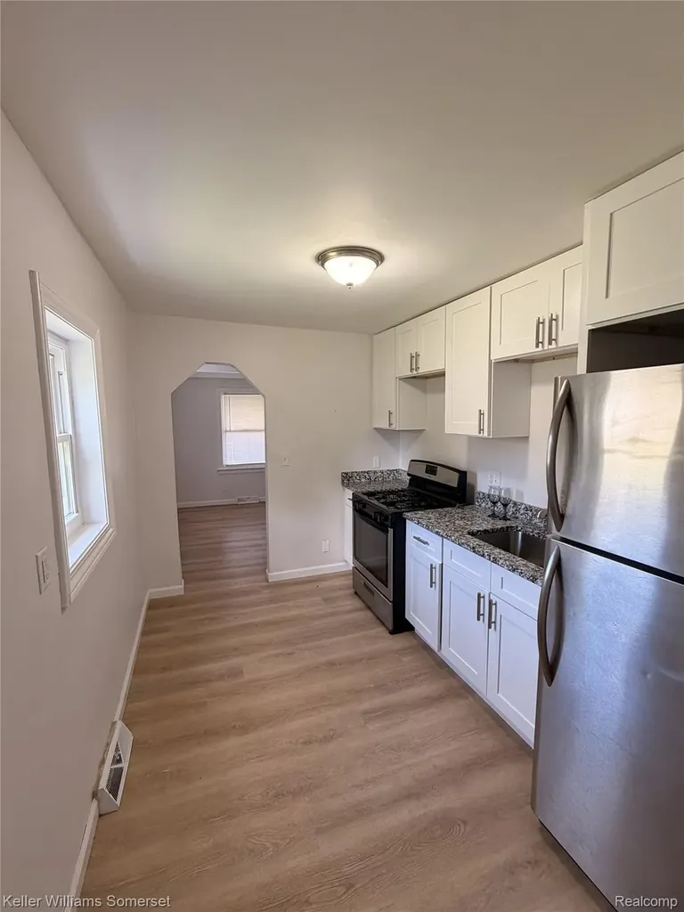 8226 Prospect Avenue Warren City MI 48089