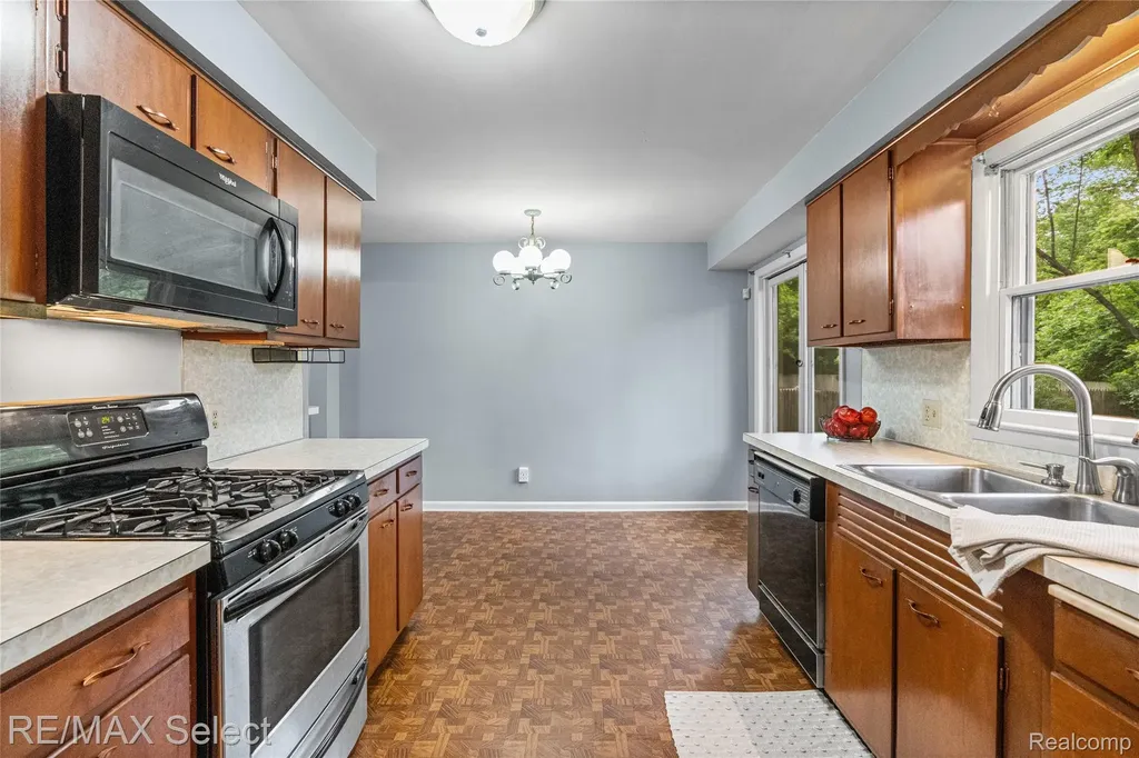 3323 E Carpenter Road Genesee Charter Township MI 48506