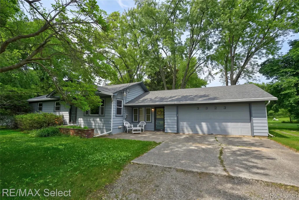 3323 E Carpenter Road Genesee Charter Township MI 48506