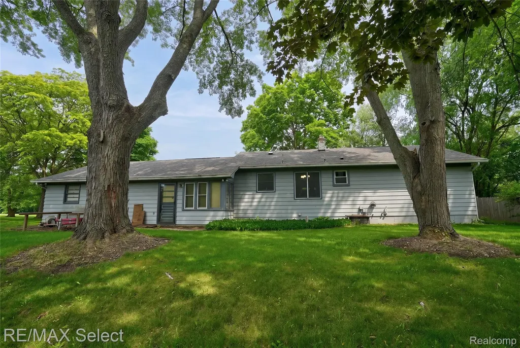 3323 E Carpenter Road Genesee Charter Township MI 48506