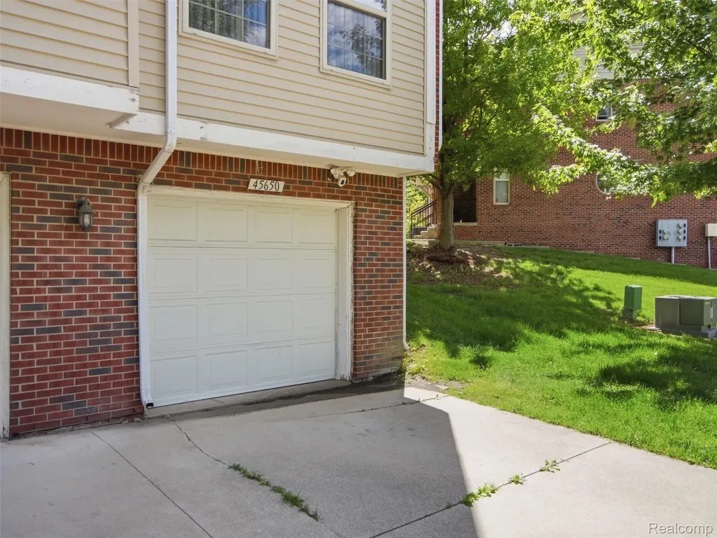 45650 Kennedy Avenue Shelby Charter Township MI 48315