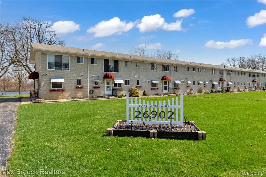 26902 Sandy Hill Court Lyon Charter Township MI 48165