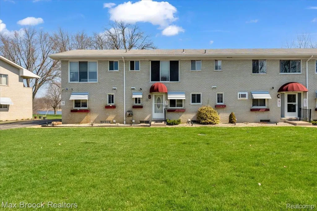 26902 Sandy Hill Court Lyon Charter Township MI 48165