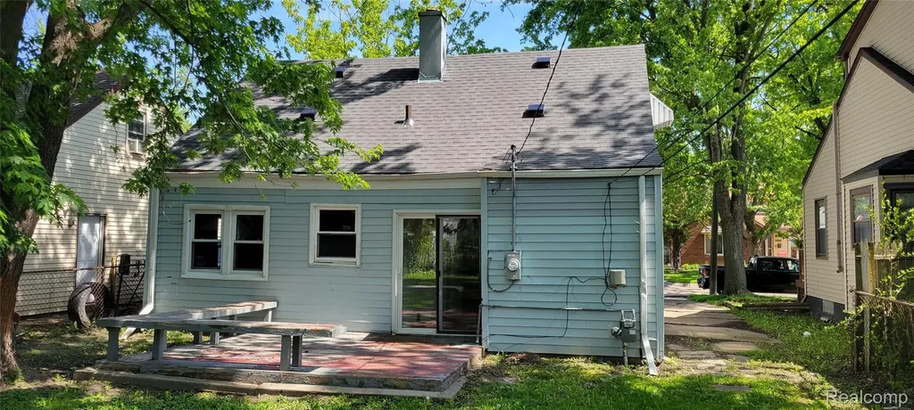 20462 Kingsville Street Detroit City MI 48225