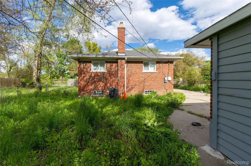 18445 Helen Street Detroit City MI 48234