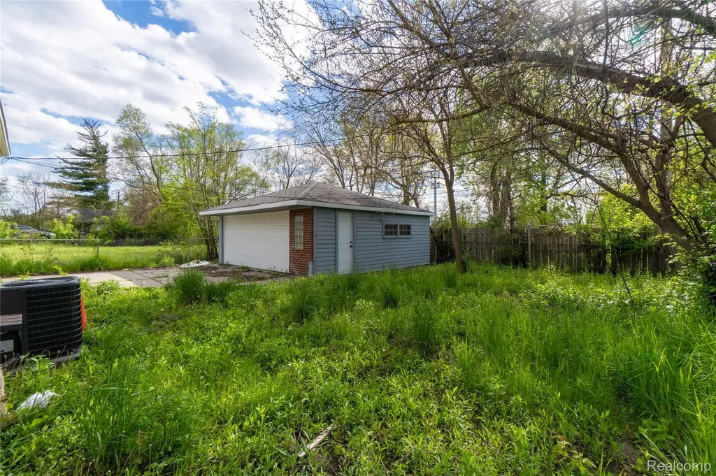 18445 Helen Street Detroit City MI 48234