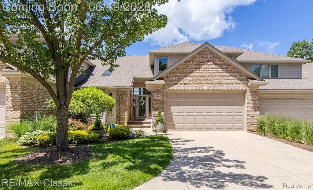980 Sunset Drive Waterford Charter Township MI 48328