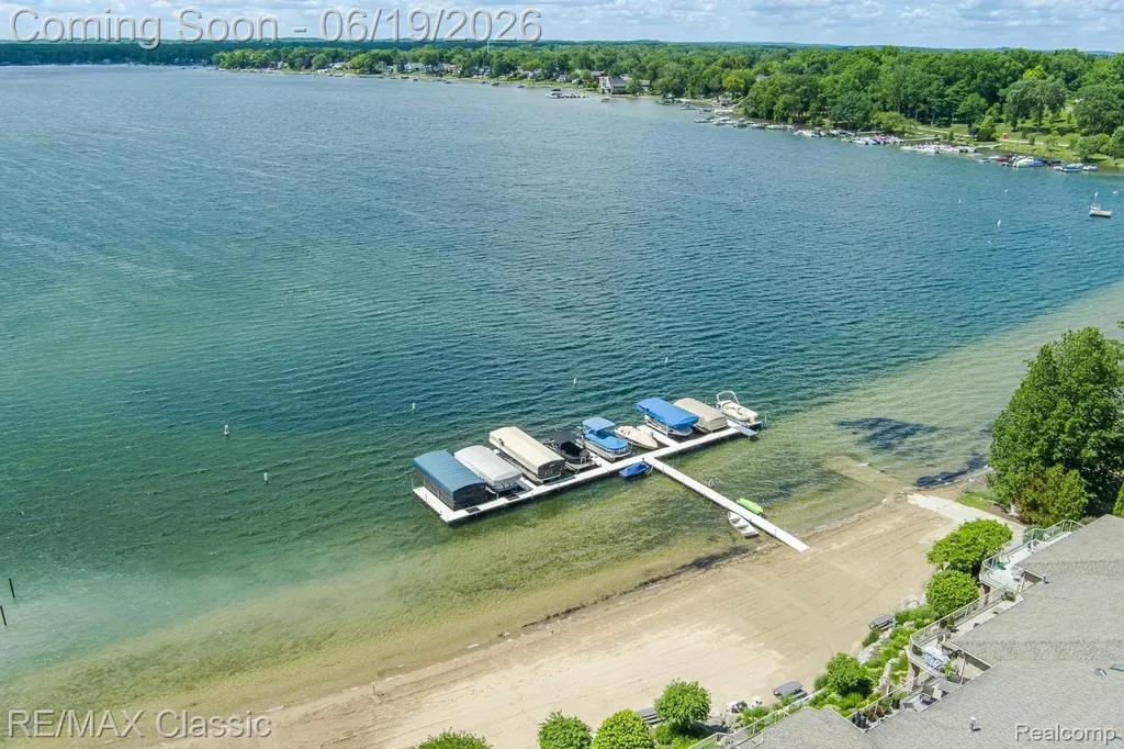 980 Sunset Drive Waterford Charter Township MI 48328