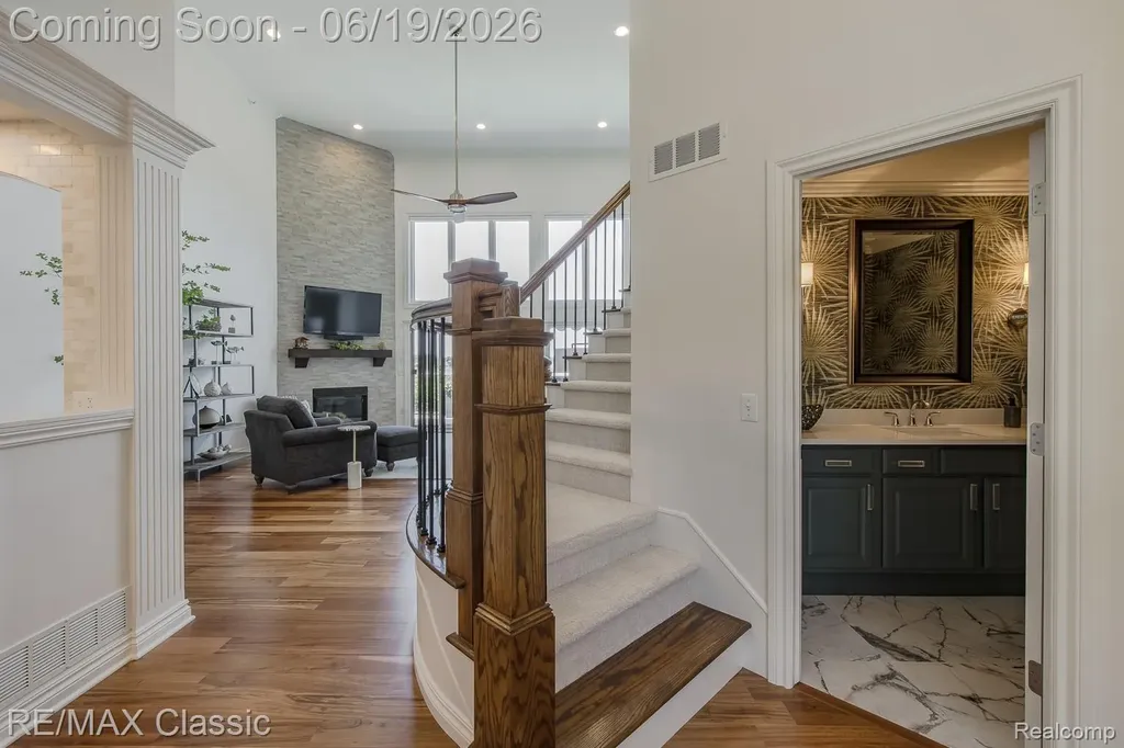 980 Sunset Drive Waterford Charter Township MI 48328