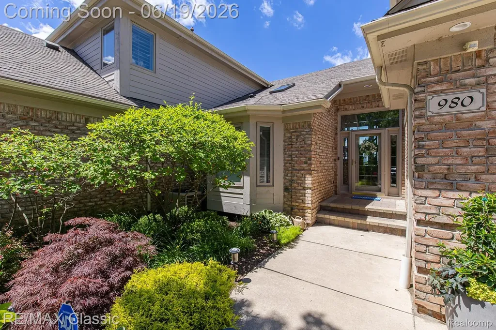 980 Sunset Drive Waterford Charter Township MI 48328