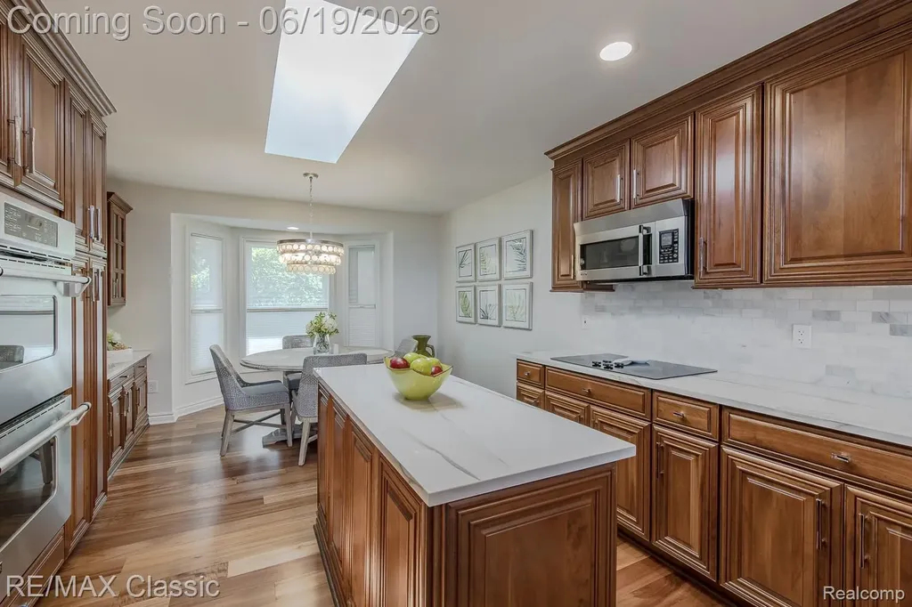 980 Sunset Drive Waterford Charter Township MI 48328