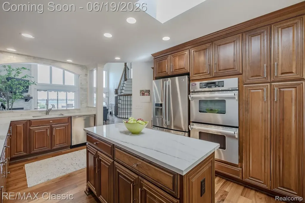 980 Sunset Drive Waterford Charter Township MI 48328