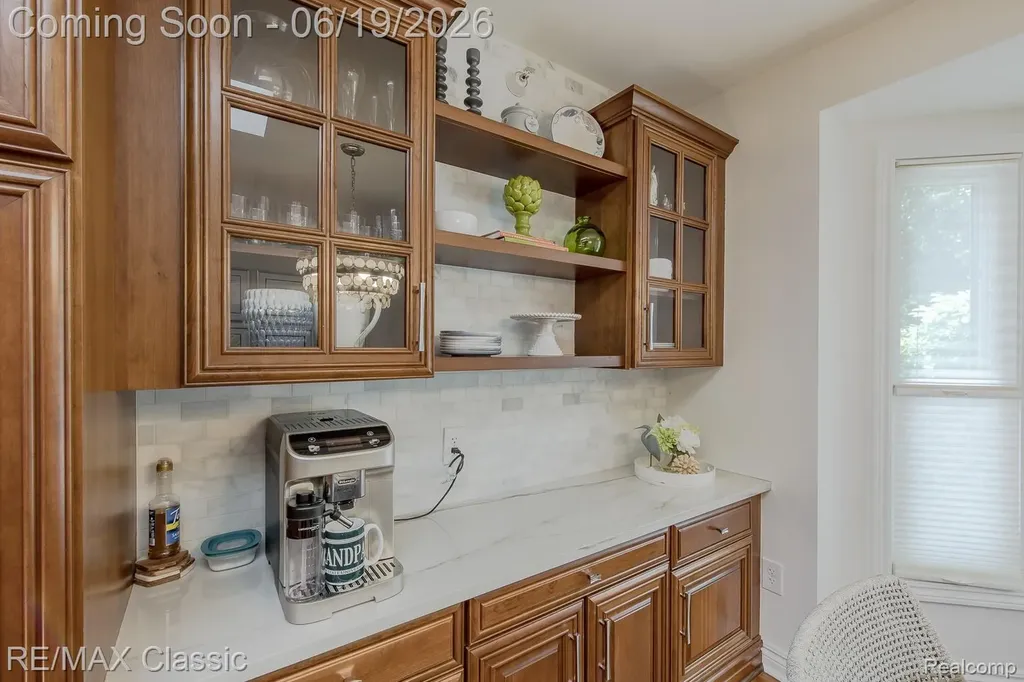 980 Sunset Drive Waterford Charter Township MI 48328