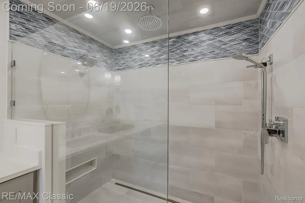 980 Sunset Drive Waterford Charter Township MI 48328