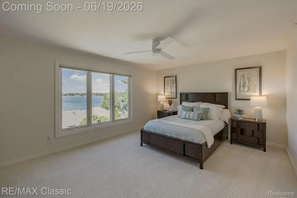 980 Sunset Drive Waterford Charter Township MI 48328