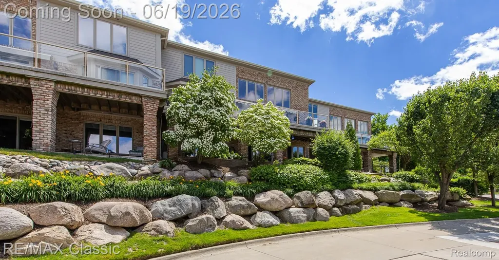 980 Sunset Drive Waterford Charter Township MI 48328