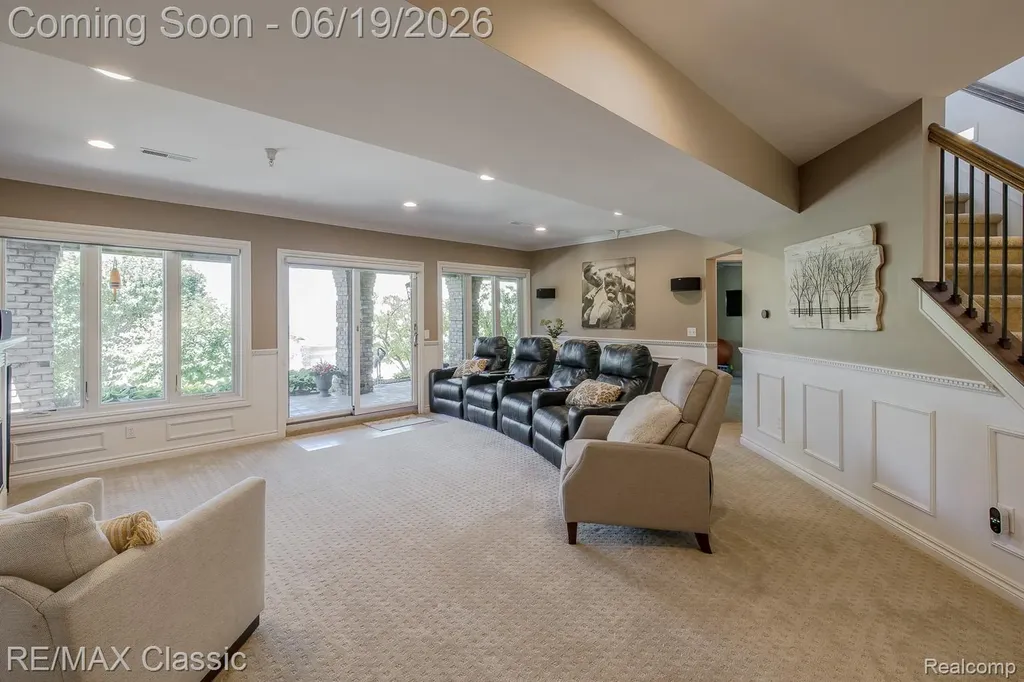 980 Sunset Drive Waterford Charter Township MI 48328