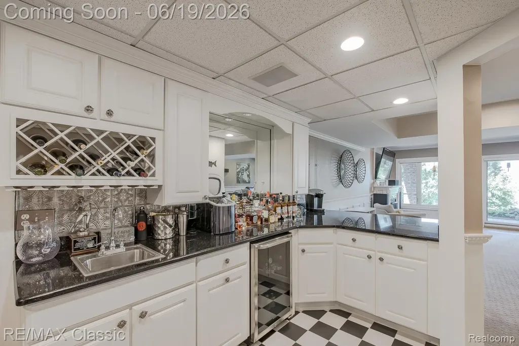 980 Sunset Drive Waterford Charter Township MI 48328