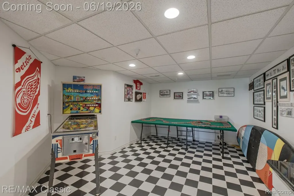 980 Sunset Drive Waterford Charter Township MI 48328