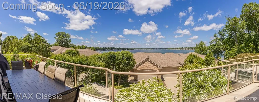 980 Sunset Drive Waterford Charter Township MI 48328