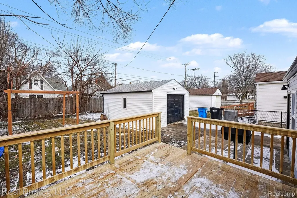 973 E Guthrie Avenue Madison Heights City MI 48071