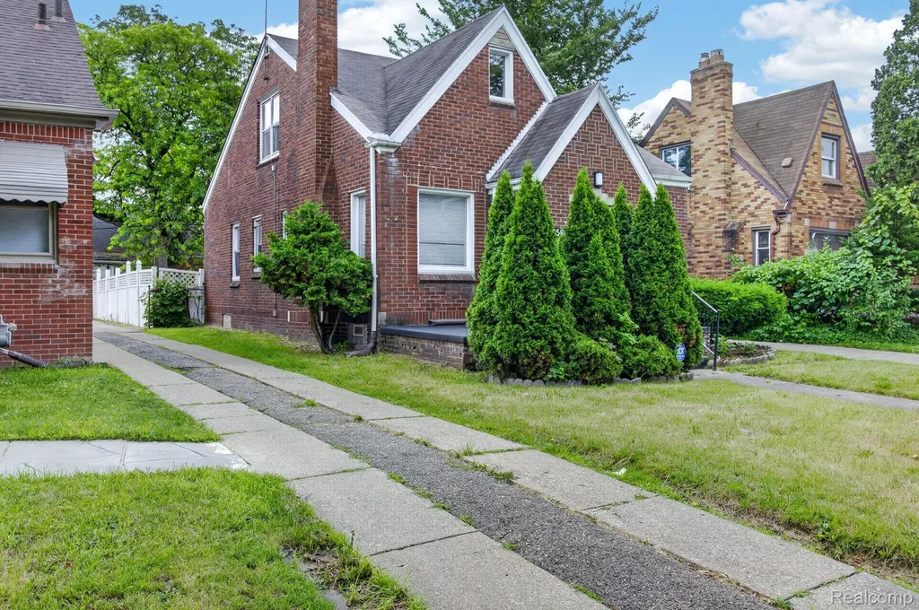 16590 Gilchrist Street Detroit City MI 48235