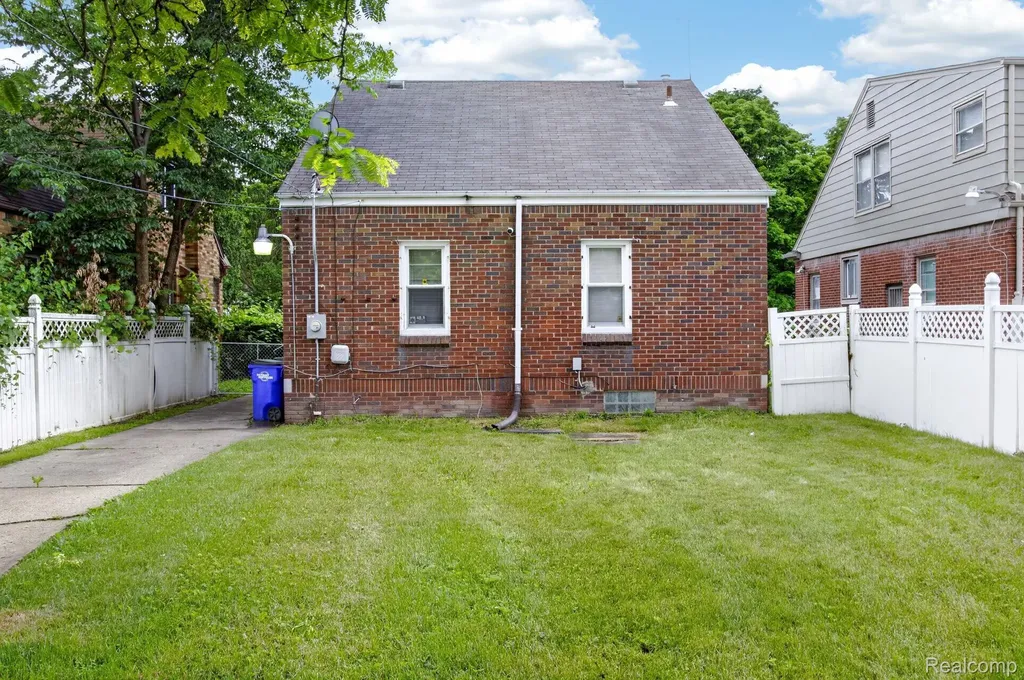 16590 Gilchrist Street Detroit City MI 48235