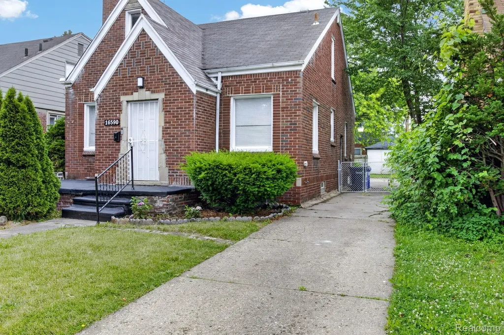 16590 Gilchrist Street Detroit City MI 48235