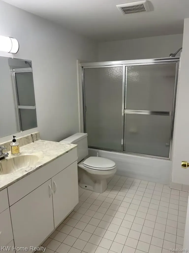 31993 W 12 Mile Road Farmington Hills City MI 48334