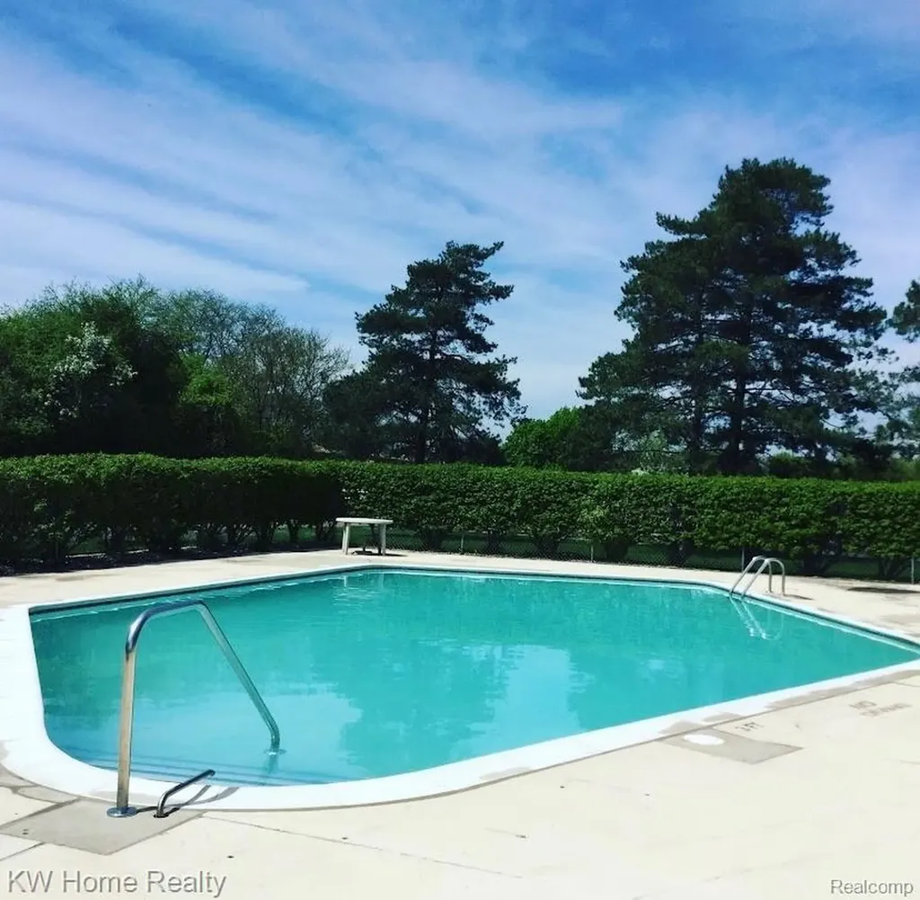 31993 W 12 Mile Road Farmington Hills City MI 48334