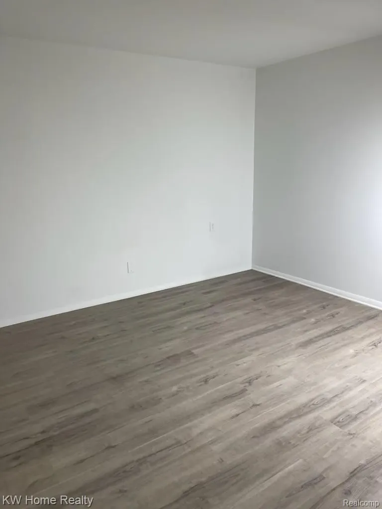 31993 W 12 Mile Road Farmington Hills City MI 48334