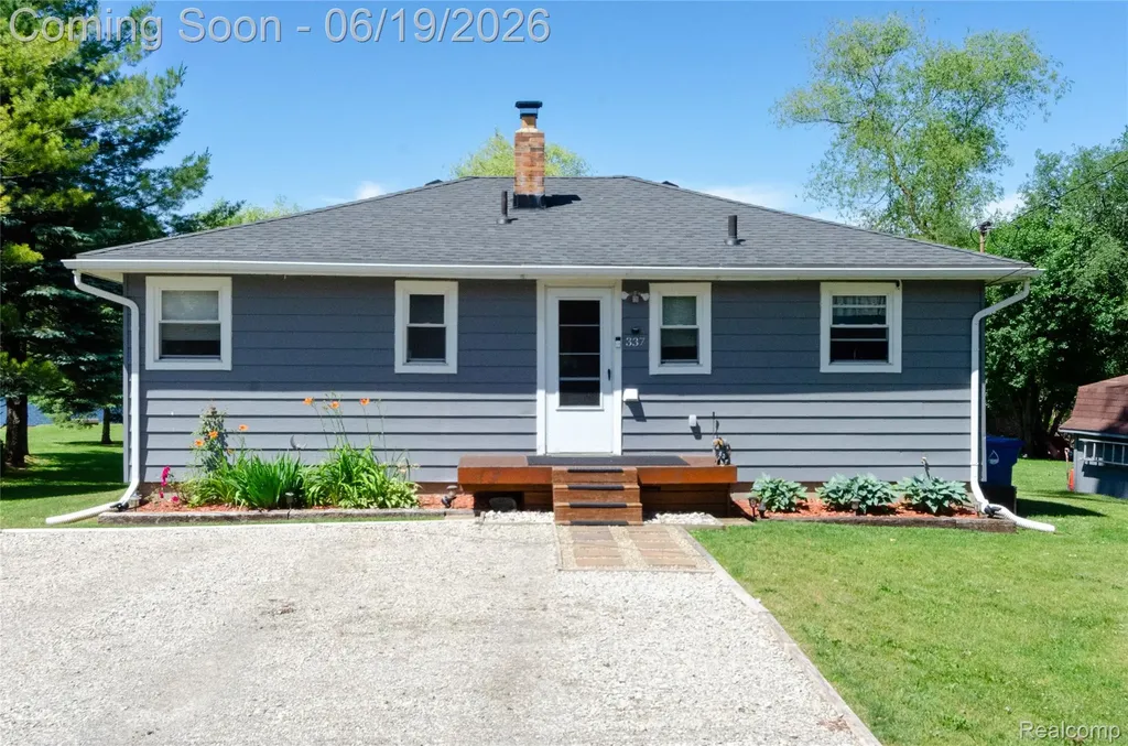 337 Lansing Drive Waterford Charter Township MI 48328