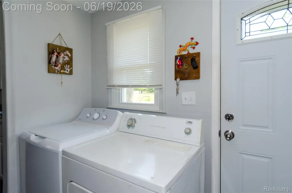 337 Lansing Drive Waterford Charter Township MI 48328
