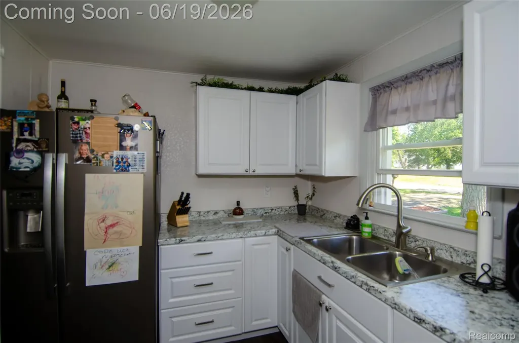 337 Lansing Drive Waterford Charter Township MI 48328