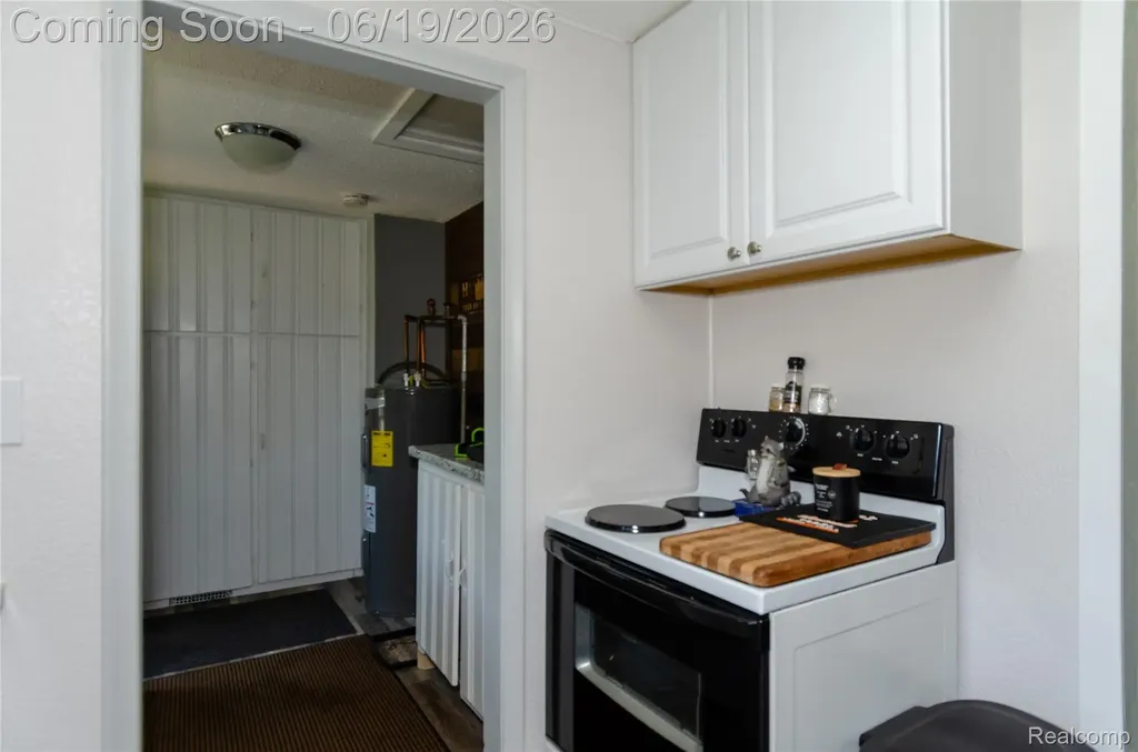 337 Lansing Drive Waterford Charter Township MI 48328