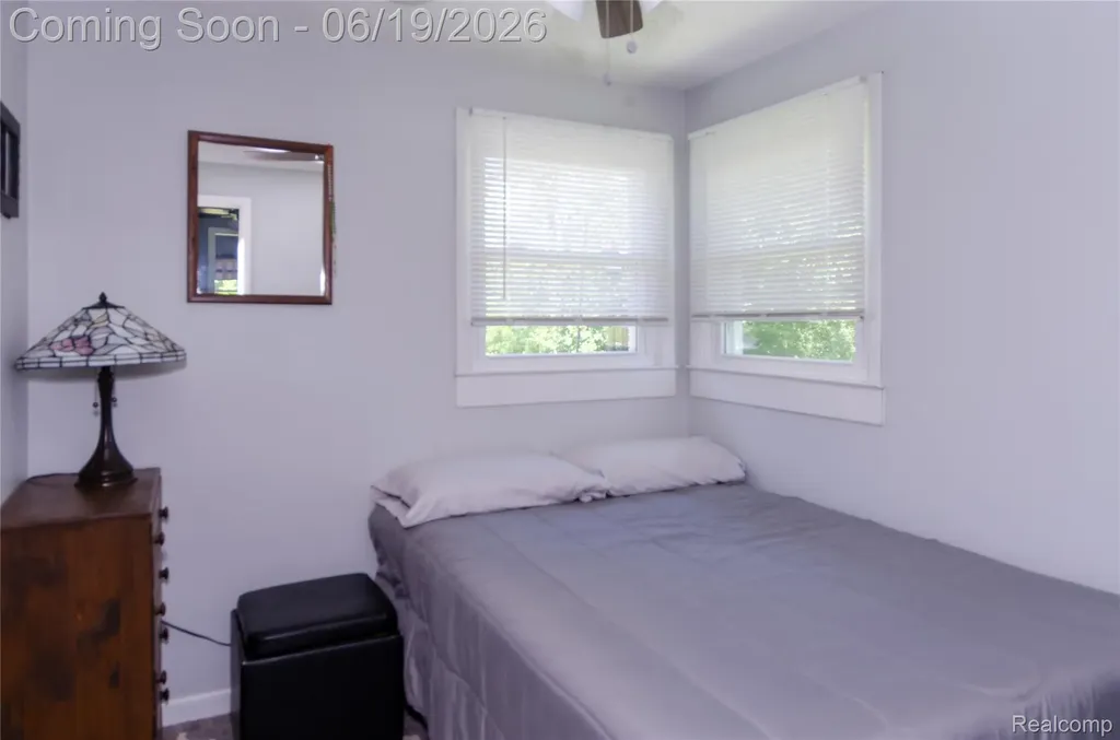337 Lansing Drive Waterford Charter Township MI 48328