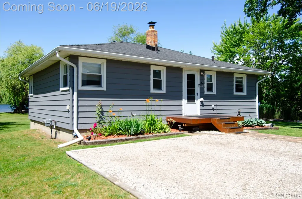 337 Lansing Drive Waterford Charter Township MI 48328