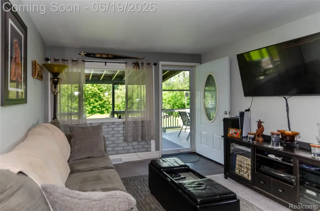 337 Lansing Drive Waterford Charter Township MI 48328