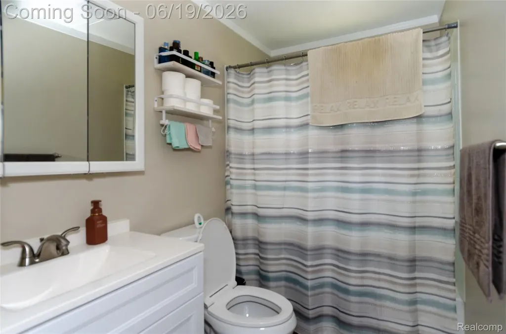 337 Lansing Drive Waterford Charter Township MI 48328