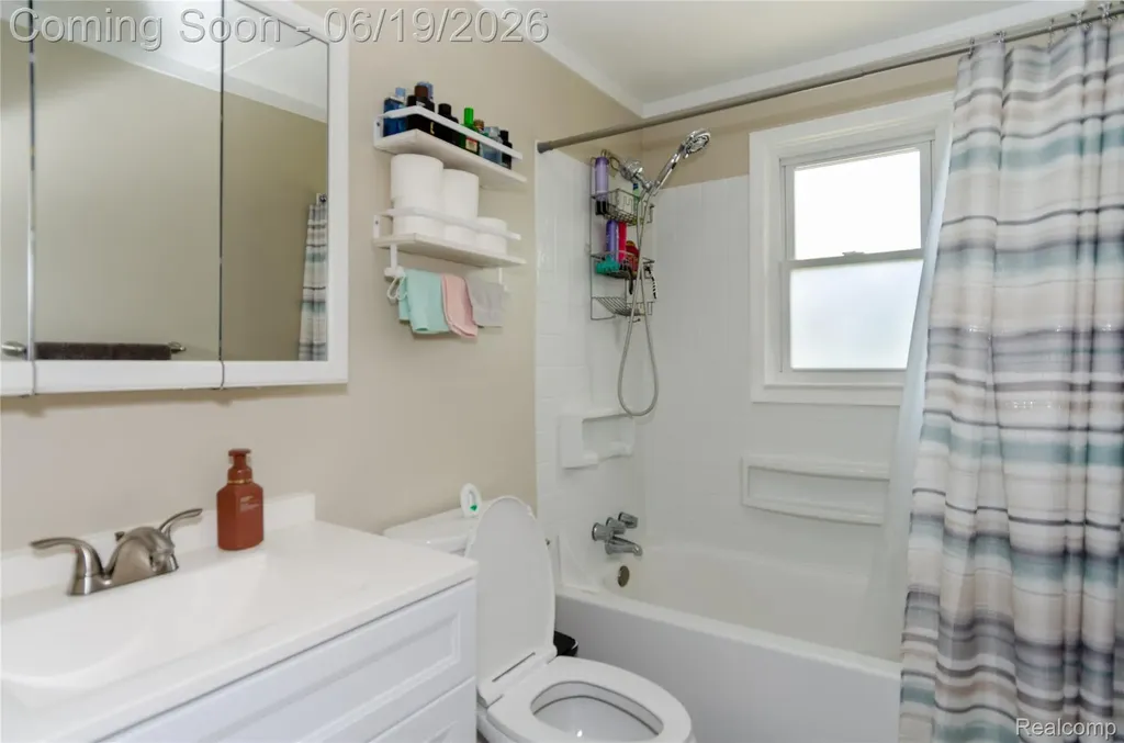 337 Lansing Drive Waterford Charter Township MI 48328