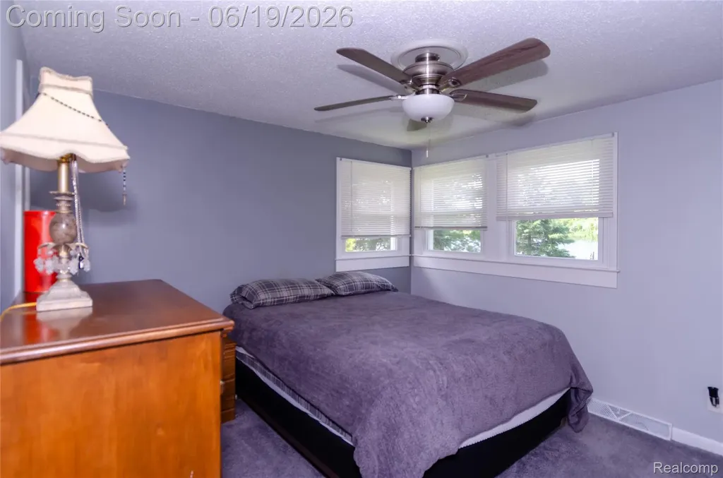 337 Lansing Drive Waterford Charter Township MI 48328