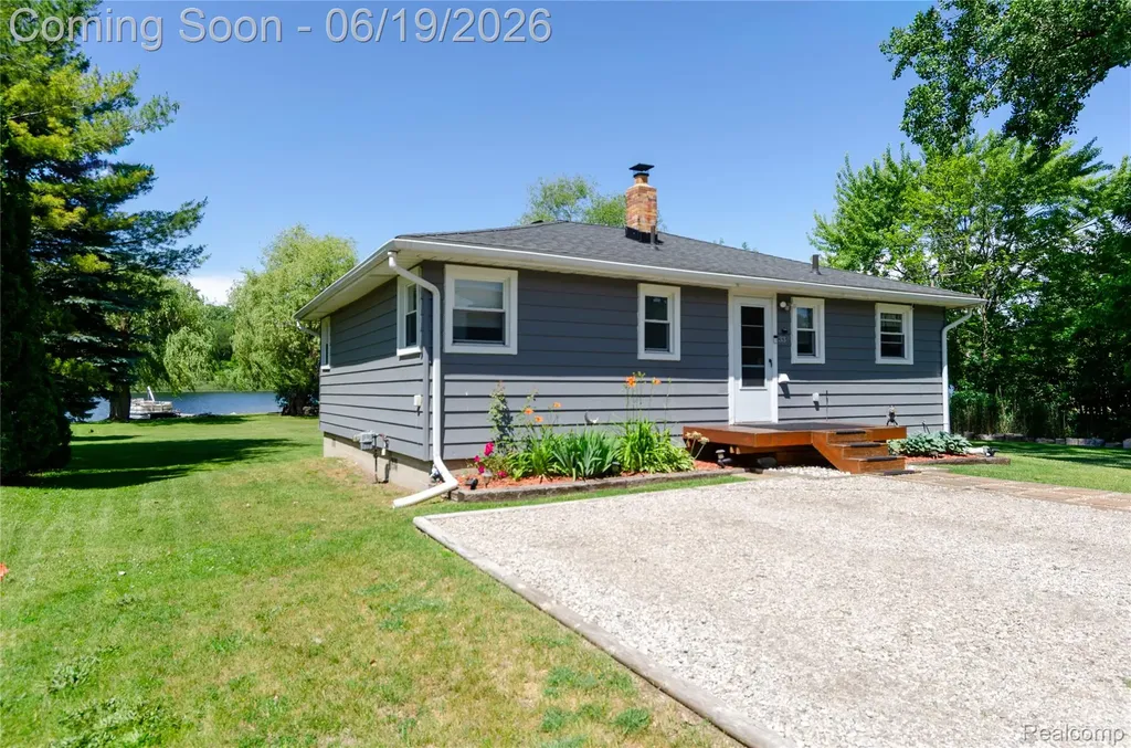 337 Lansing Drive Waterford Charter Township MI 48328