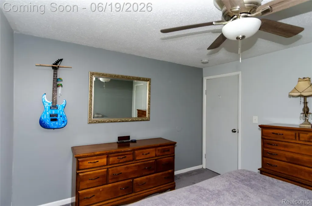 337 Lansing Drive Waterford Charter Township MI 48328