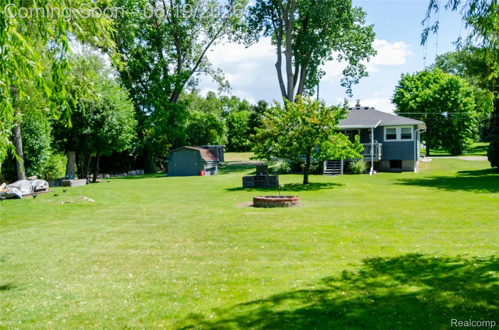 337 Lansing Drive Waterford Charter Township MI 48328