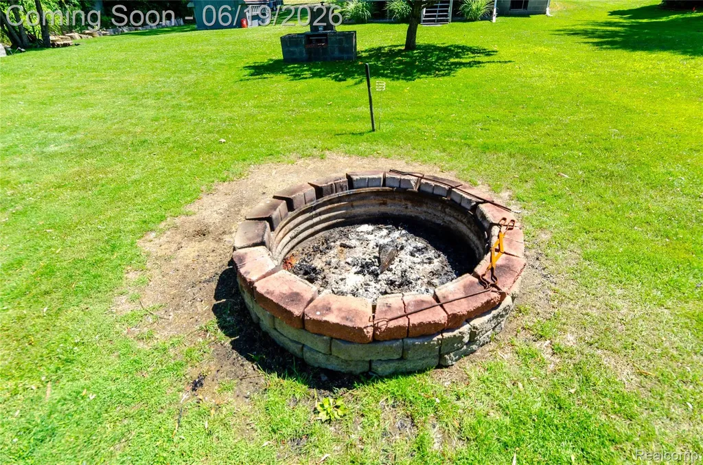 337 Lansing Drive Waterford Charter Township MI 48328