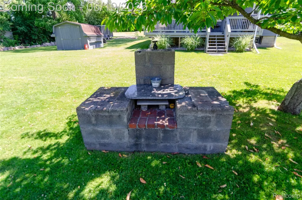 337 Lansing Drive Waterford Charter Township MI 48328
