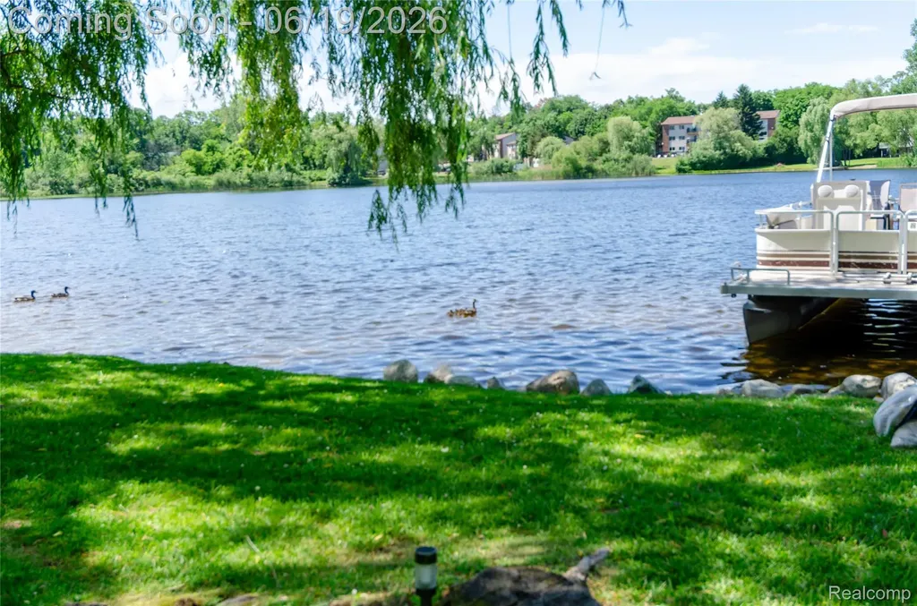 337 Lansing Drive Waterford Charter Township MI 48328