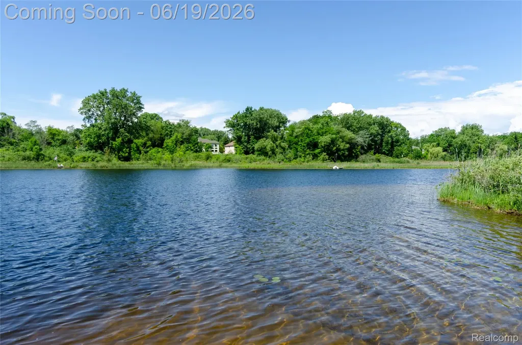 337 Lansing Drive Waterford Charter Township MI 48328
