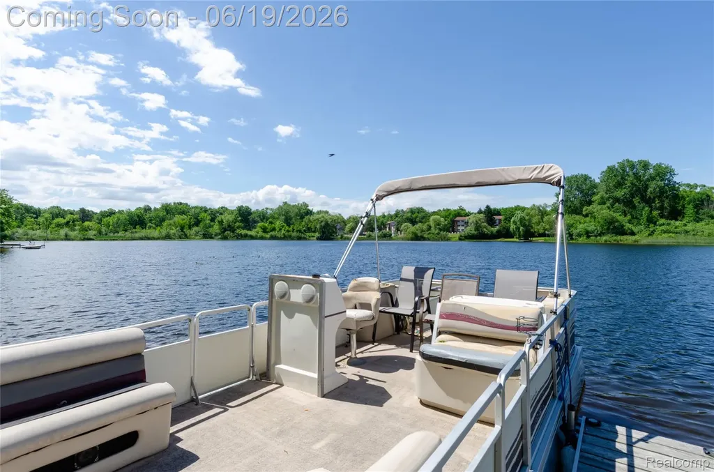 337 Lansing Drive Waterford Charter Township MI 48328