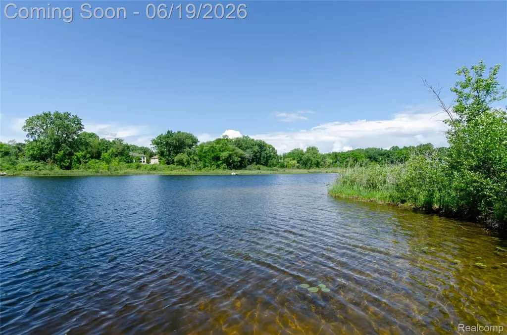 337 Lansing Drive Waterford Charter Township MI 48328